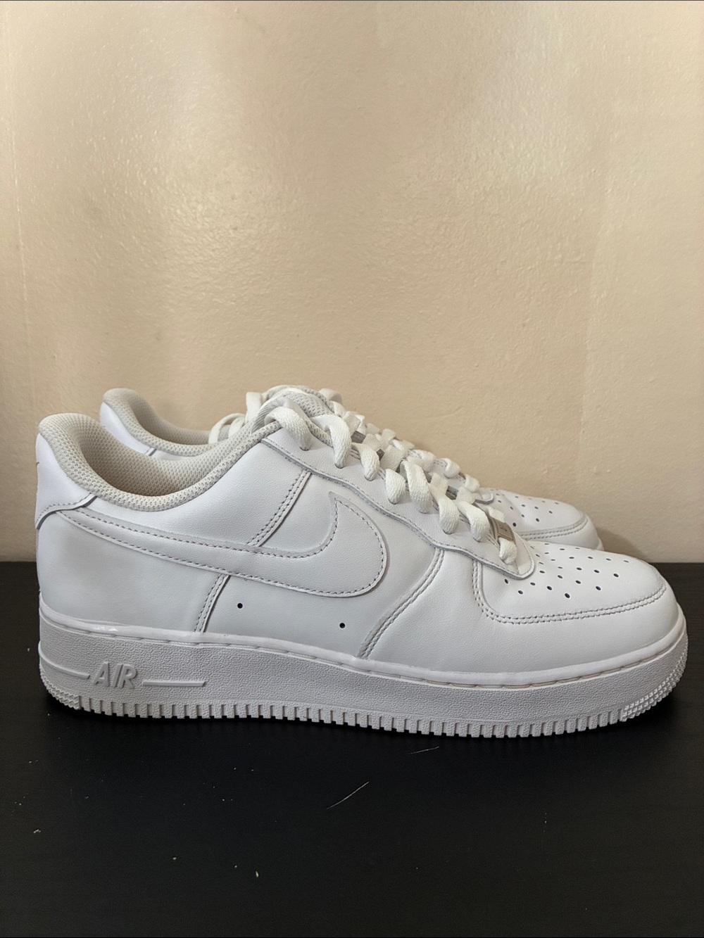 Nike Air Force 1 All-White Leather Low-Top Sneakers size 9